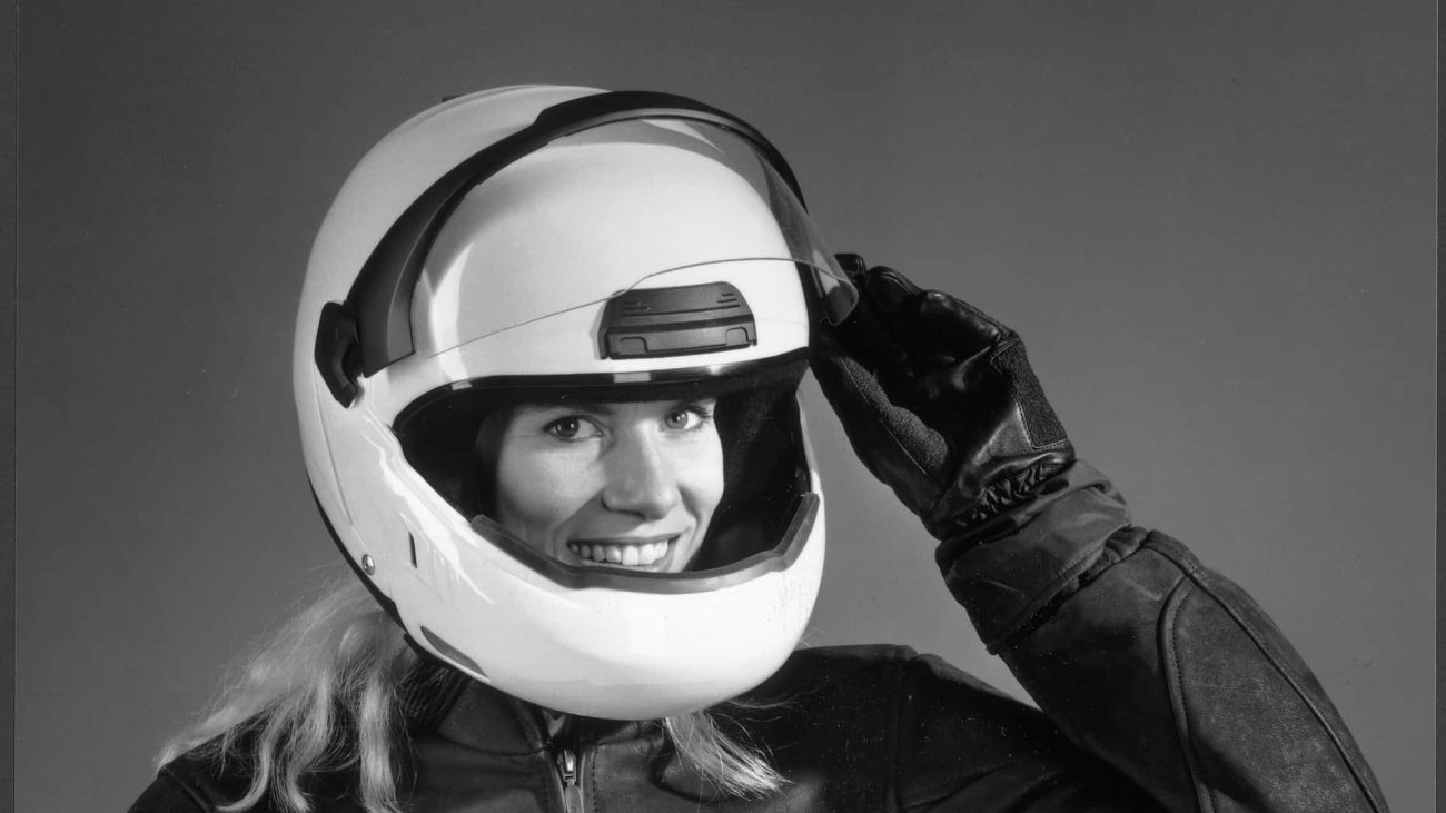 BMW celebra 50 años de cascos de moto, y eso es mucho más tiempo de lo que pensabas