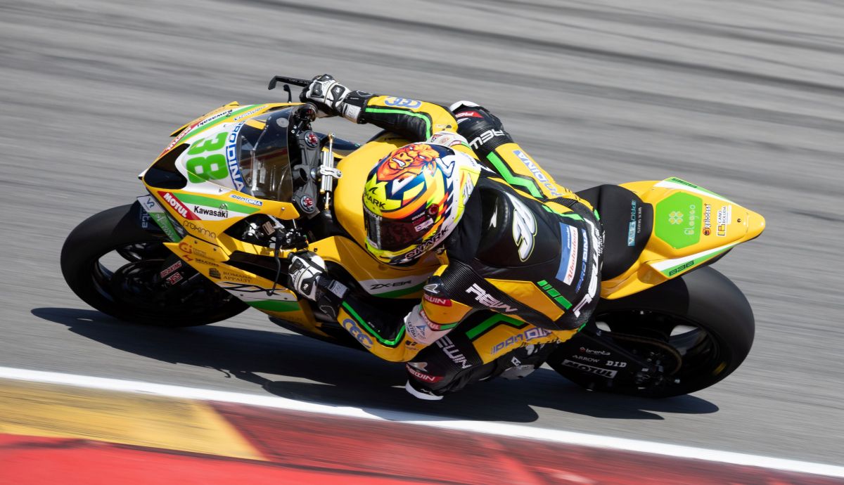 David Salvador gana a Xavi Artigas y es más líder Sportbike