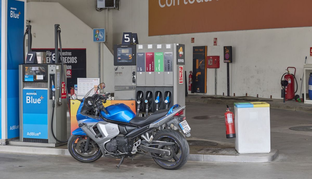 Llegan más subidas de precio del combustible por "la cris...