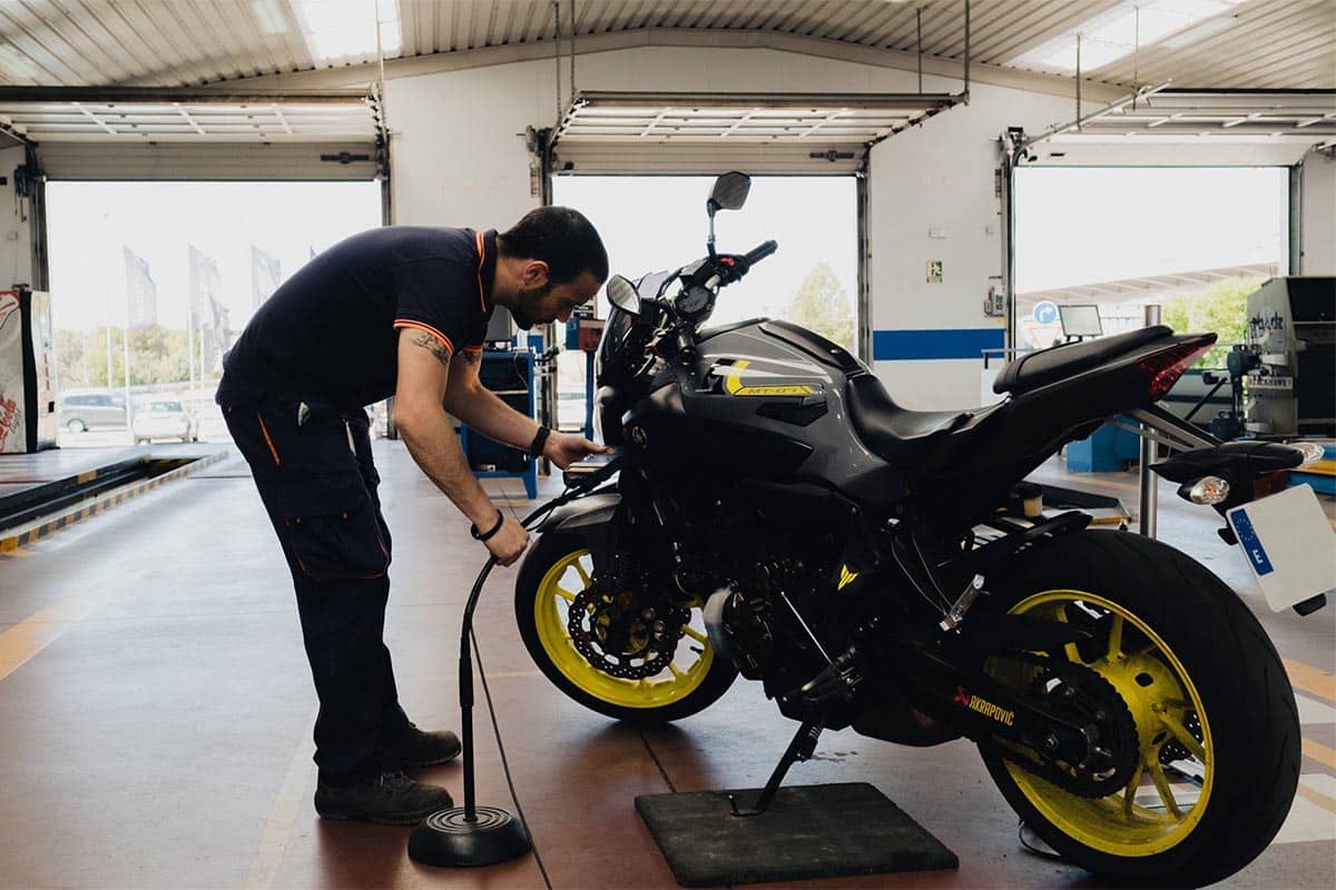 Europa vuelve a la carga con la ITV para motos: quiere endurecer las condiciones