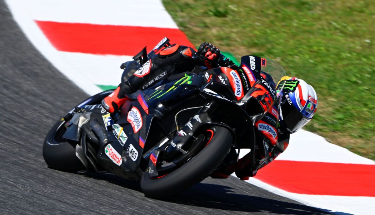 Pole Marco Bezzecchi y triplete de Aprilia ante Marc Márquez