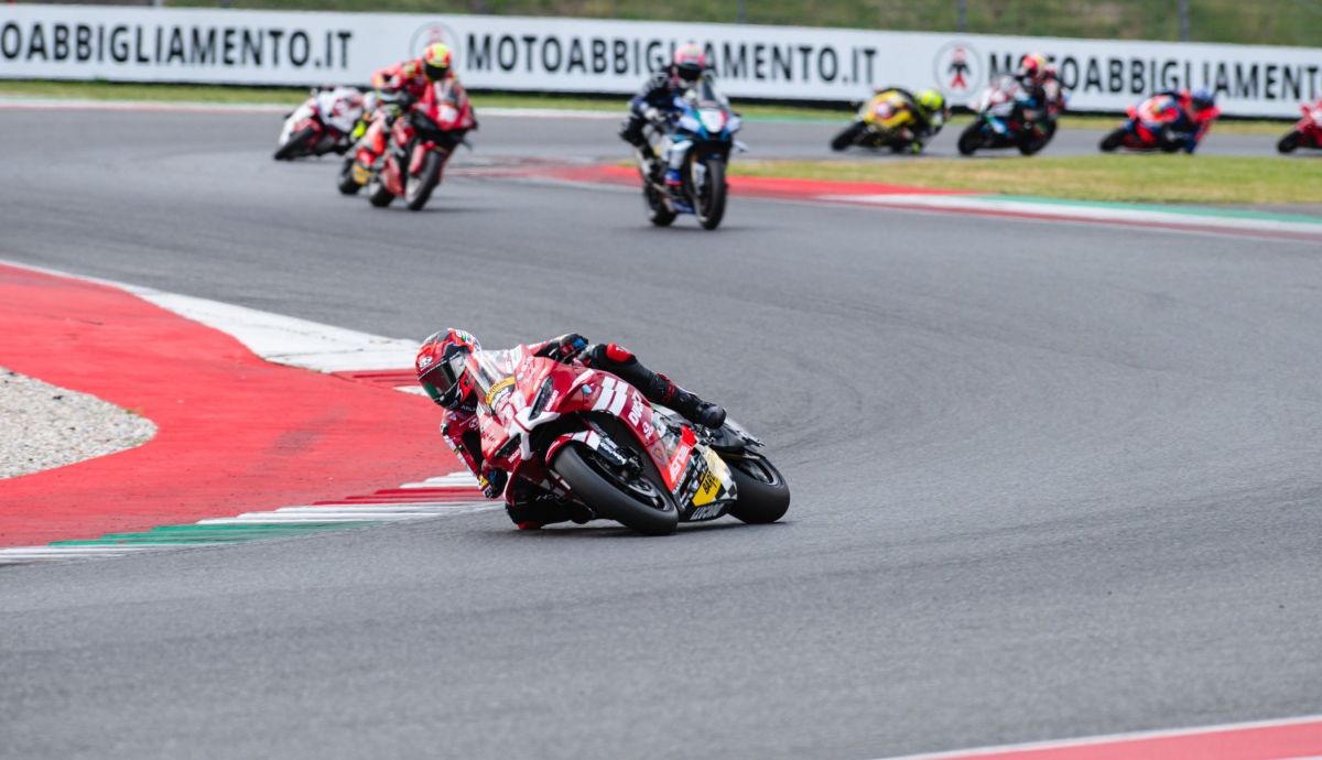 Michele Pirro y Alessandro Delbianco ganan en el CIV SBK y podio de Julio García en SSP