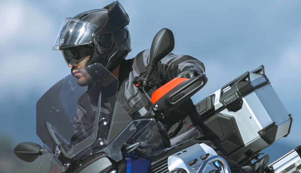 GIVI X36, el primer 'flip-back' de la marca