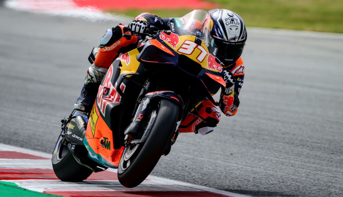 Pedro Acosta se lleva la pole en Catalunya y apunta a su primera victoria en MotoGP