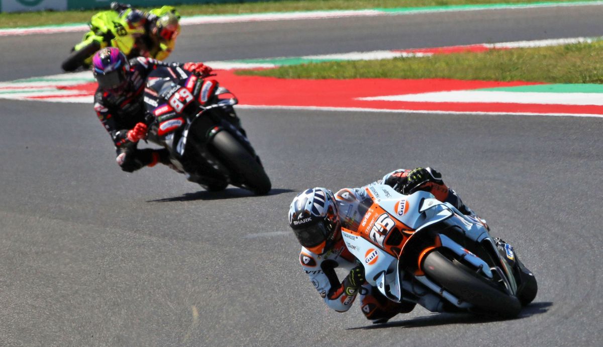 Raúl Fernández contiene a Jorge Martín en Sprint de Mugello