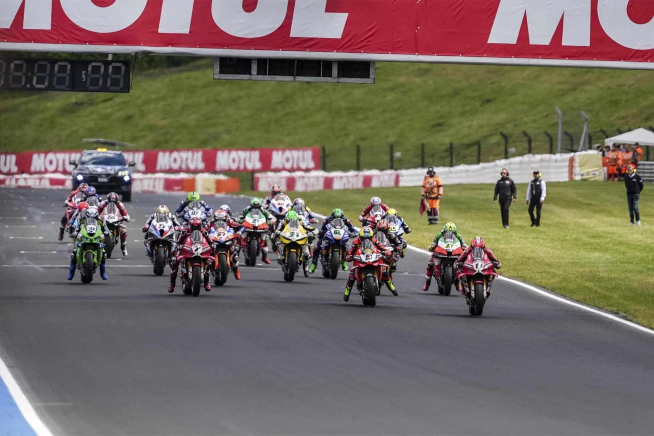 Superbike República Checa 2026: Bulega sigue imparable, ya tiene 19 victorias consecutivas