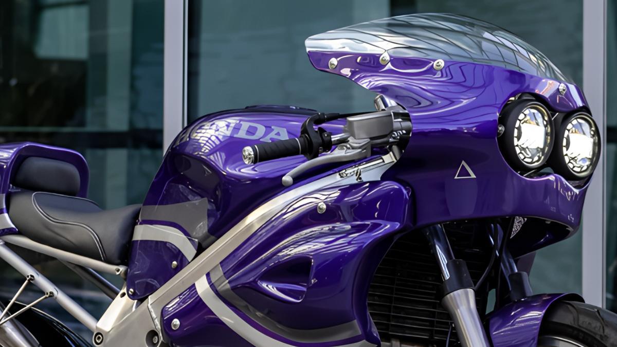 Una preparación con aires de moto space funk retro ochentera con motor V4 que no supera al original