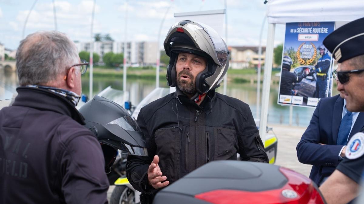 En esta ciudad de Francia la policía no multa a los motoristas, sino que los premia... o, por lo menos, a los buenos