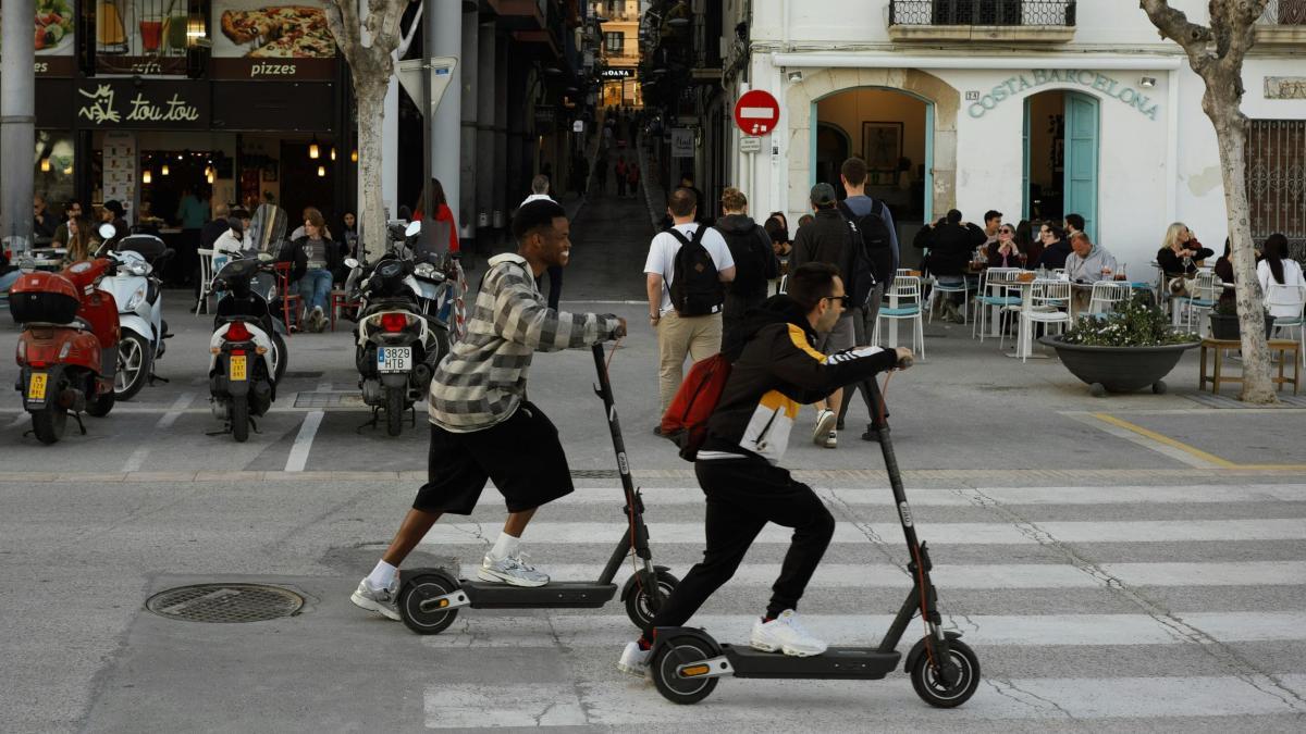 La ciudad que ilustra el descontrol con los patinetes eléctricos: demasiados siguen sin cumplir la normativa