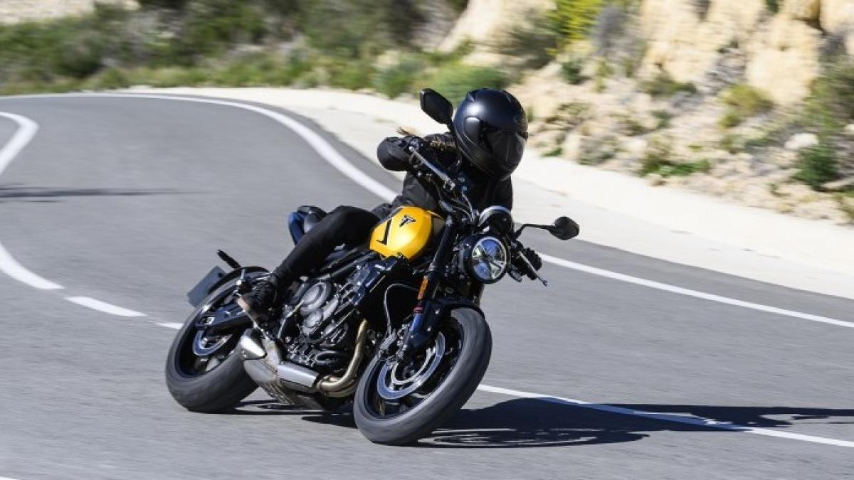 La Triumph Trident 660 2026 es más potente, más equipada... ¡Y ahora, más barata!