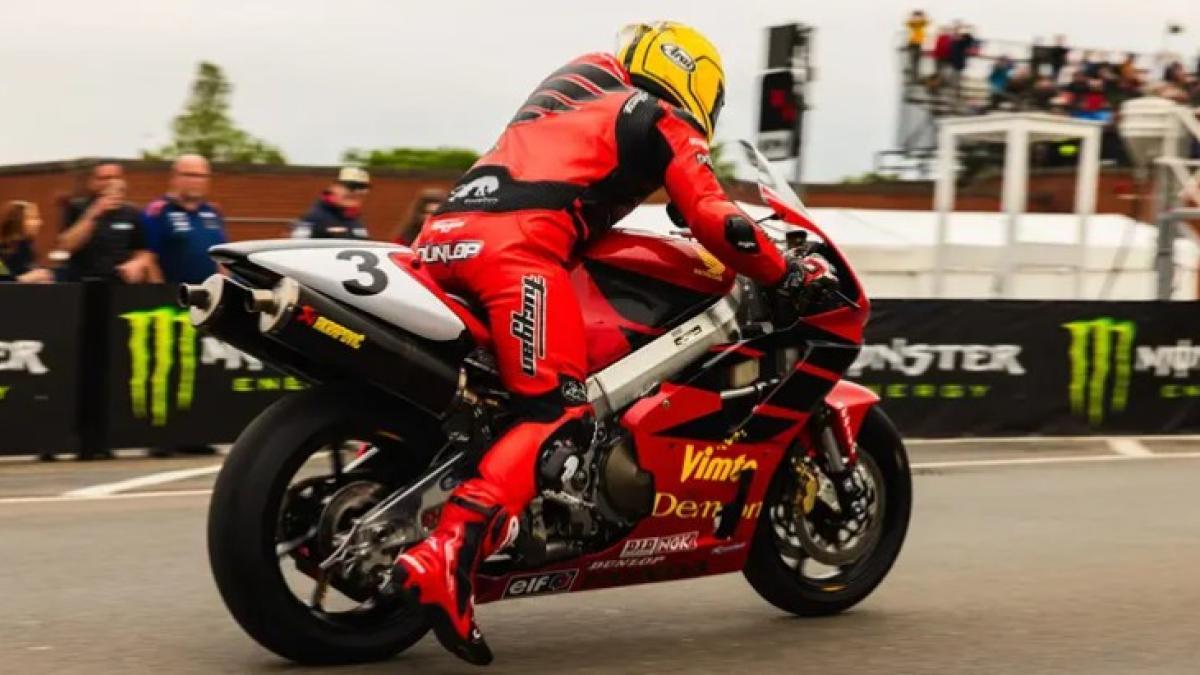 ¿Ha resucitado el mítico Joey Dunlop? No, pero sí es un Dunlop el que pilota su moto