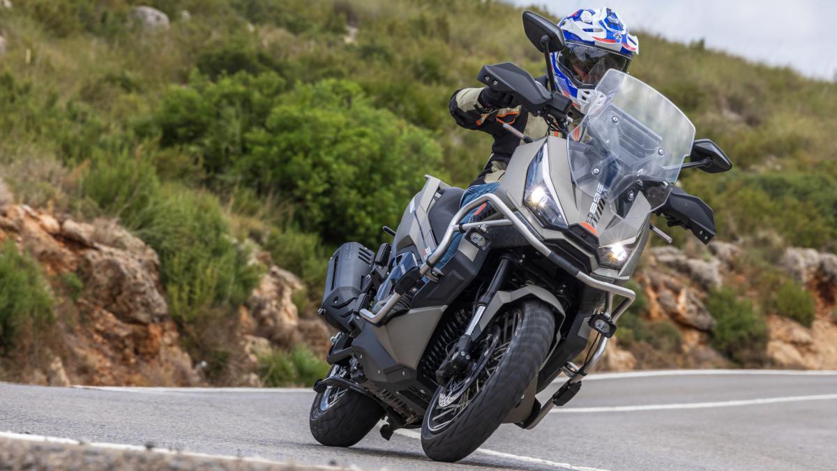 Prueba del Zontes 368G ETC: Un scooter crossover de altos vuelos