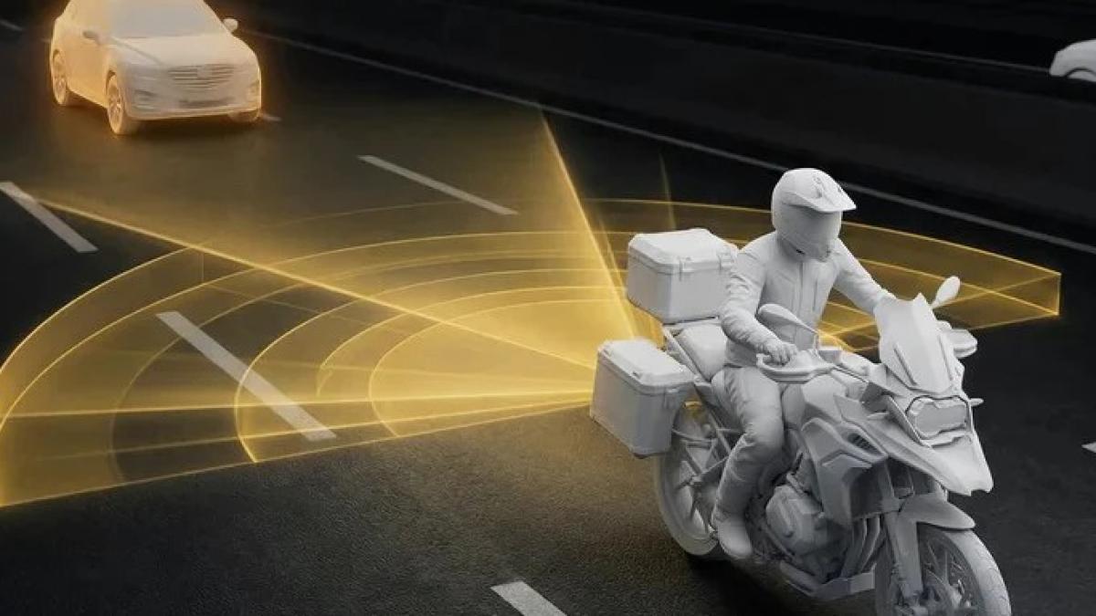 Para conducir tu moto sin sustos: el radar que puedes instalar fácilmente y que ve lo que tú no ves