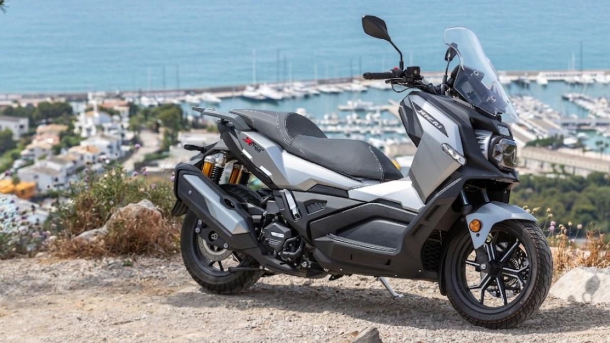 Rieju presenta su primer maxiscooter crossover, el X-Over 357