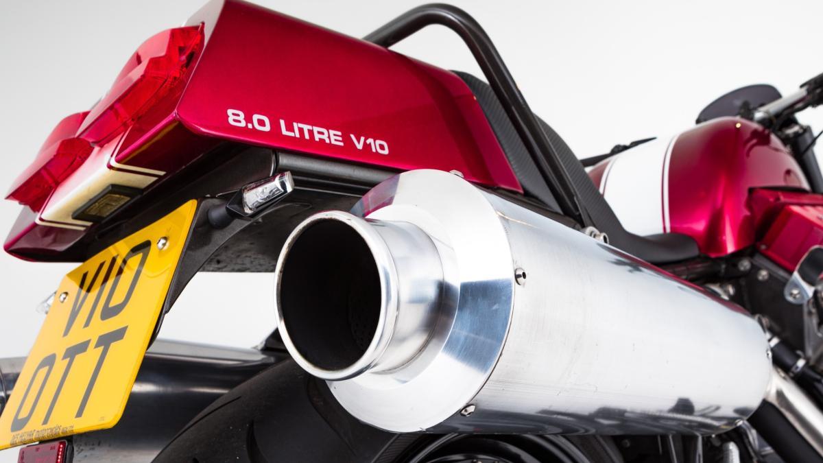 La moto de 500 CV con motor de 10 cilindros en V de un Dodge Viper, a subasta