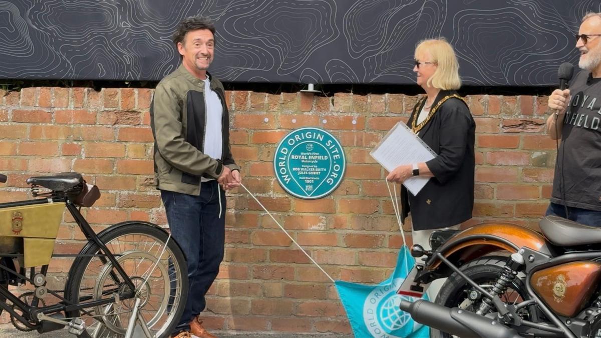 Richard Hammond se une a la fiesta del 125 aniversario de Royal Enfield