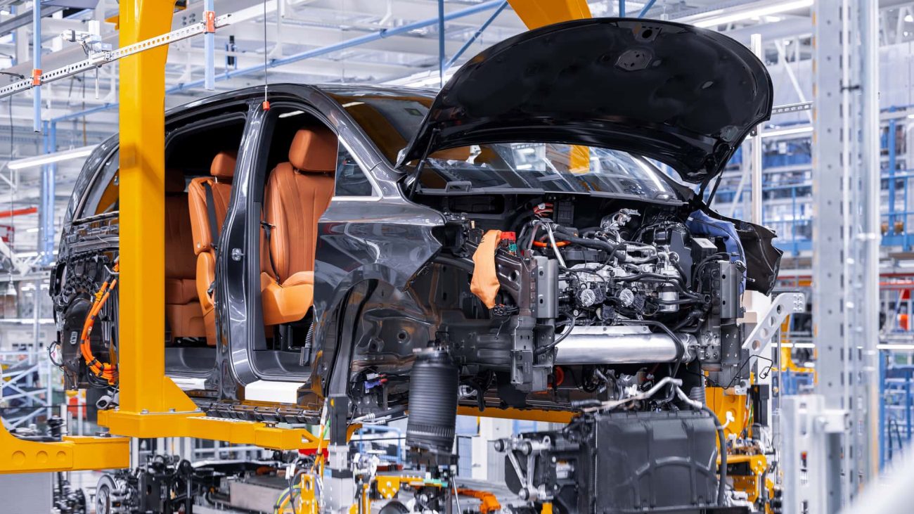 Mercedes-Benz Vitoria inicia la producción del VLE tras una inversión de 1.000 millones de euros.