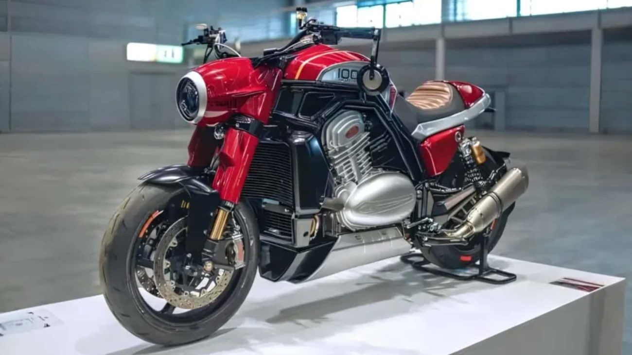Esta curiosa moto deportiva de 115 CV es de República Checa