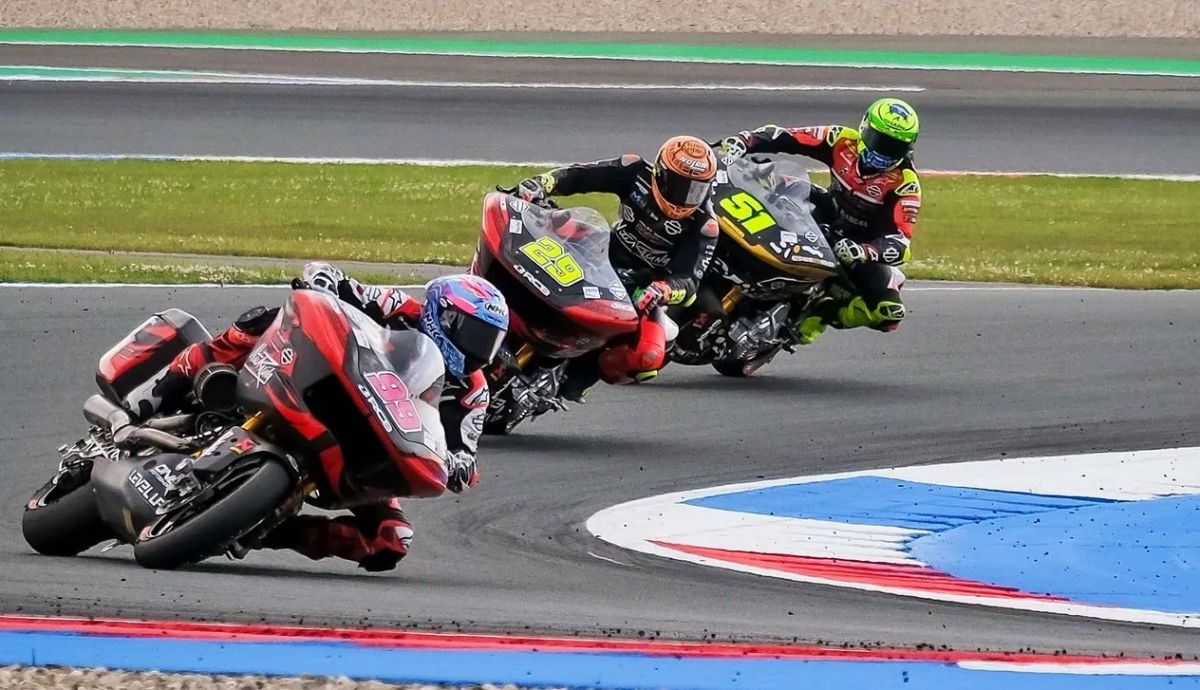 Eric Granado y Óscar Gutiérrez ganan en Assen y se escapan en la Baggers World Cup