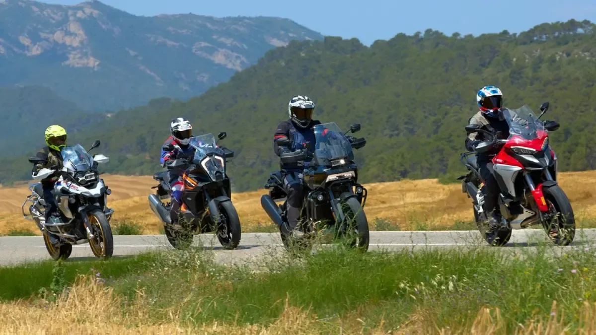 ¿Viajas por Europa en moto o coche? La guía imprescindible de la DGT sobre las multas comunitarias