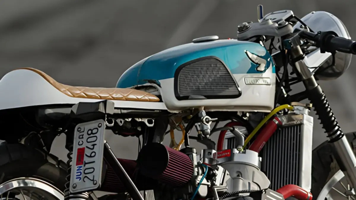 Una moto utilitaria vintage de Honda transformada en una bestial café racer retro de 100 CV