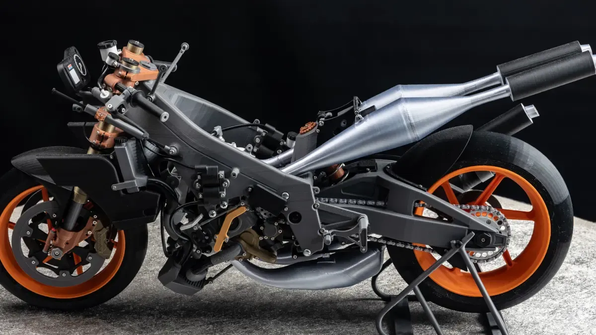 Un loco por la Honda NSR500 la ha impreso en 3D con todos sus componentes mecánicos y la sortea