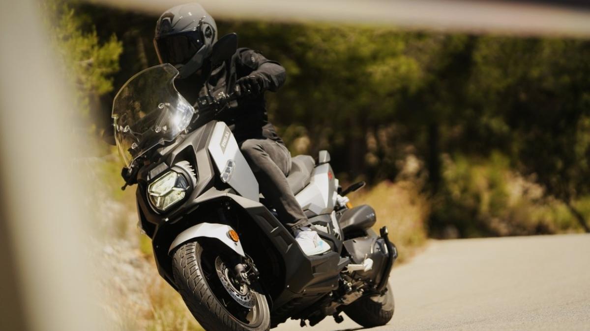 A la venta el scooter todoterreno de Rieju para el carnet de coche a un precio rompedor, el X-Over 125