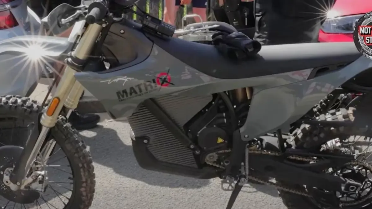 Proyecto Matrix: las motos españolas Stark Varg motorizan a la policía para perseguir el crimen en moto en el Reino Unido