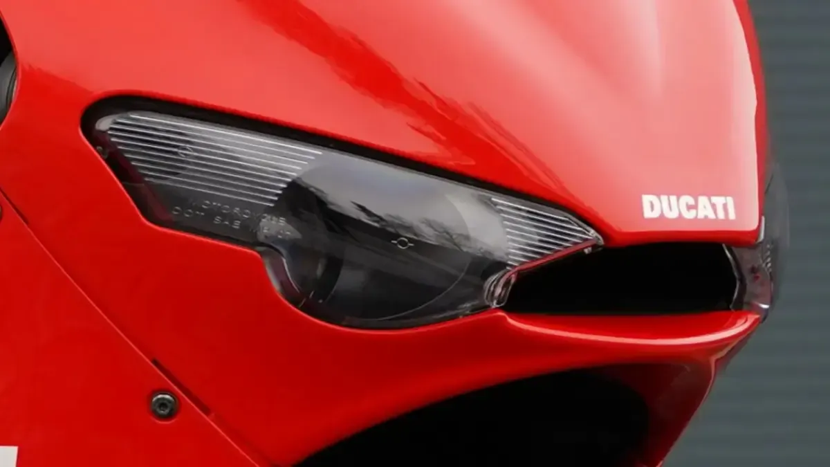 Acaban de vender una de las Ducati MotoGP de calle más exclusivas y a estrenar, a precio ruinoso