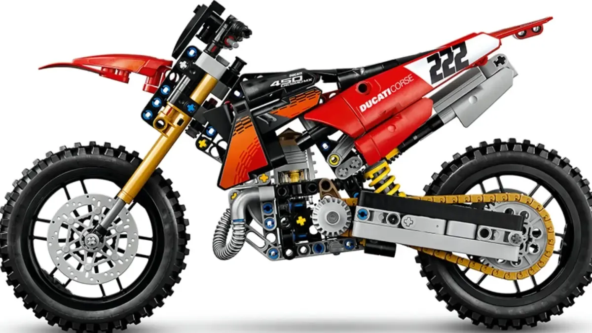 Ya puedes montar –literalmente– la nueva Ducati Desmo450 MX Factory de cross, y por mucho menos de lo que pensabas