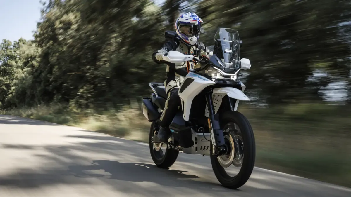 Probamos la CFMoto 1000 MT-X: Subiendo el nivel