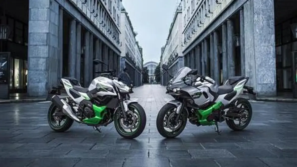 Las motos híbridas de Kawasaki siguen aprendiendo: la firma japonesa escucha a sus usuarios y actualiza la gama Hybrid