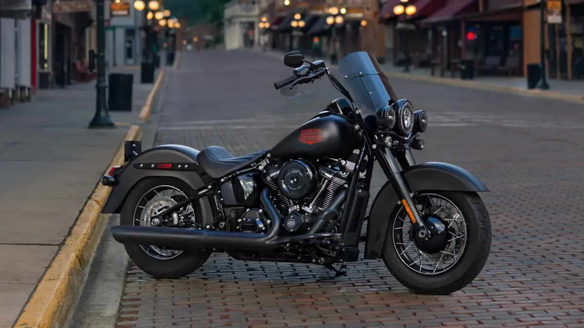 Desvelada la nueva Harley-Davidson Deadwood: es de estilo clásico sesentero