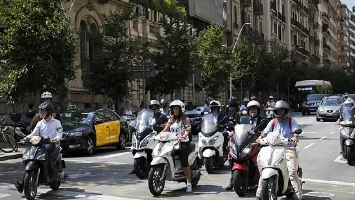 Tras años de abandono, el Ayuntamiento de Barcelona por fin tiene en cuenta a las motos