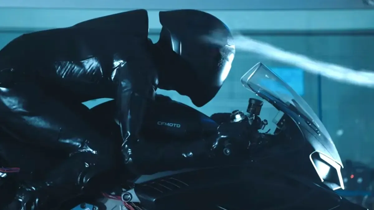 La brutal CFMoto V4SR-RR desarrolla su aerodinámica móvil en el prestigioso túnel de viento de Pininfarina