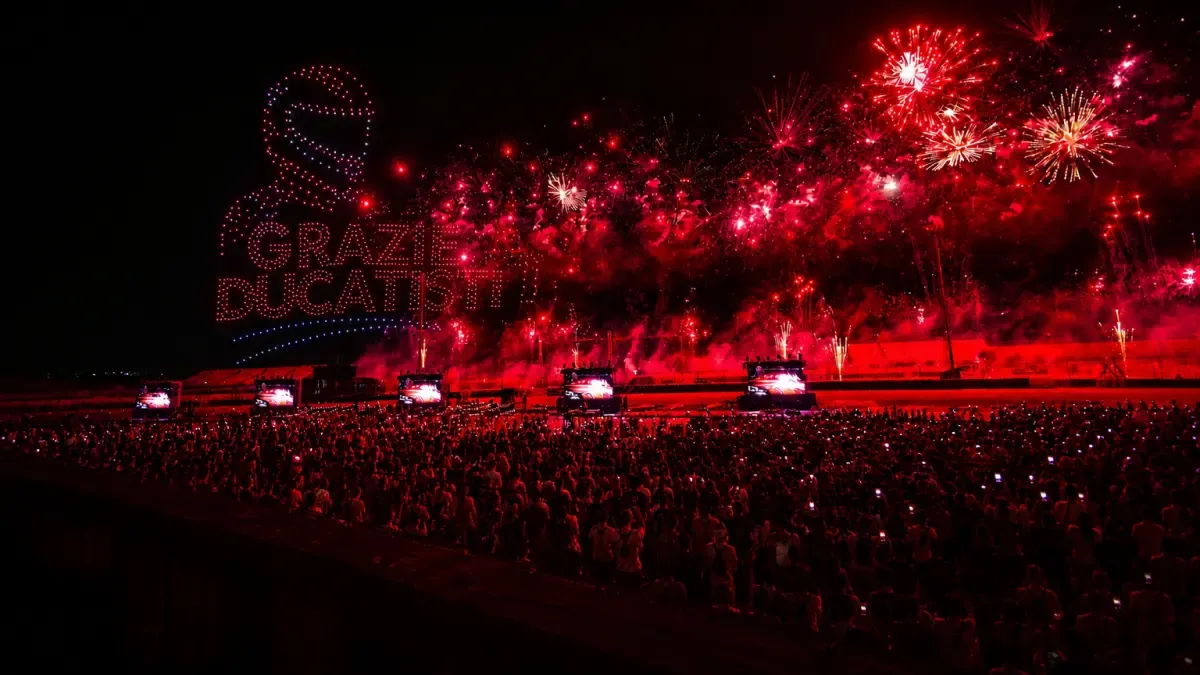 Almas teñidas de rojo en una World Ducati Week de centenario