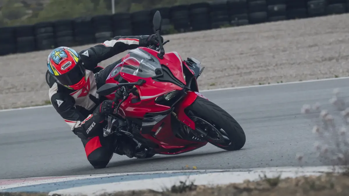Prueba en profundidad de las QJ Motor SRK 800 y SRK 800RR: ¿Una deportiva de cuatro cilindros por 7.499 €?