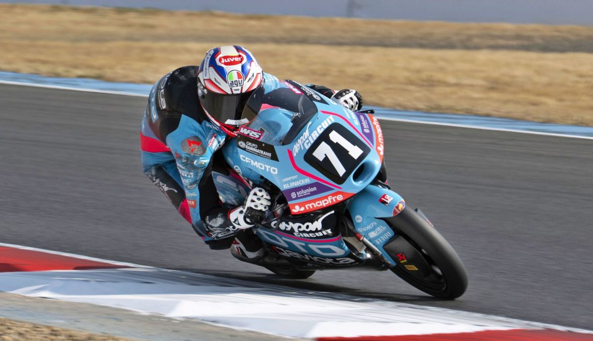 Carlos Cano somete a Fernando Bujosa y ya es líder en solitario del Mundial Junior de Moto3