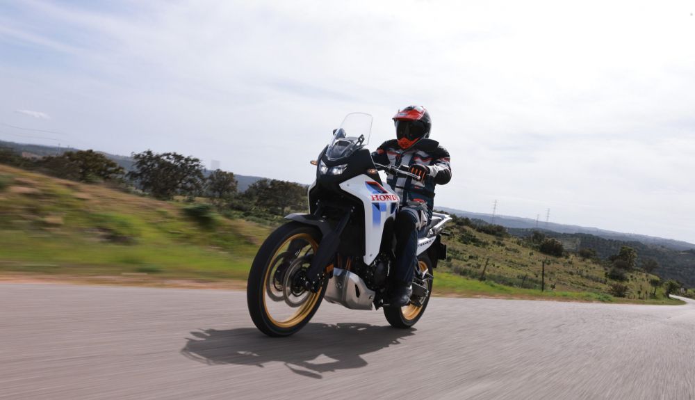 Honda XL750 Transalp E-Clutch, una todoterreno que sube d...