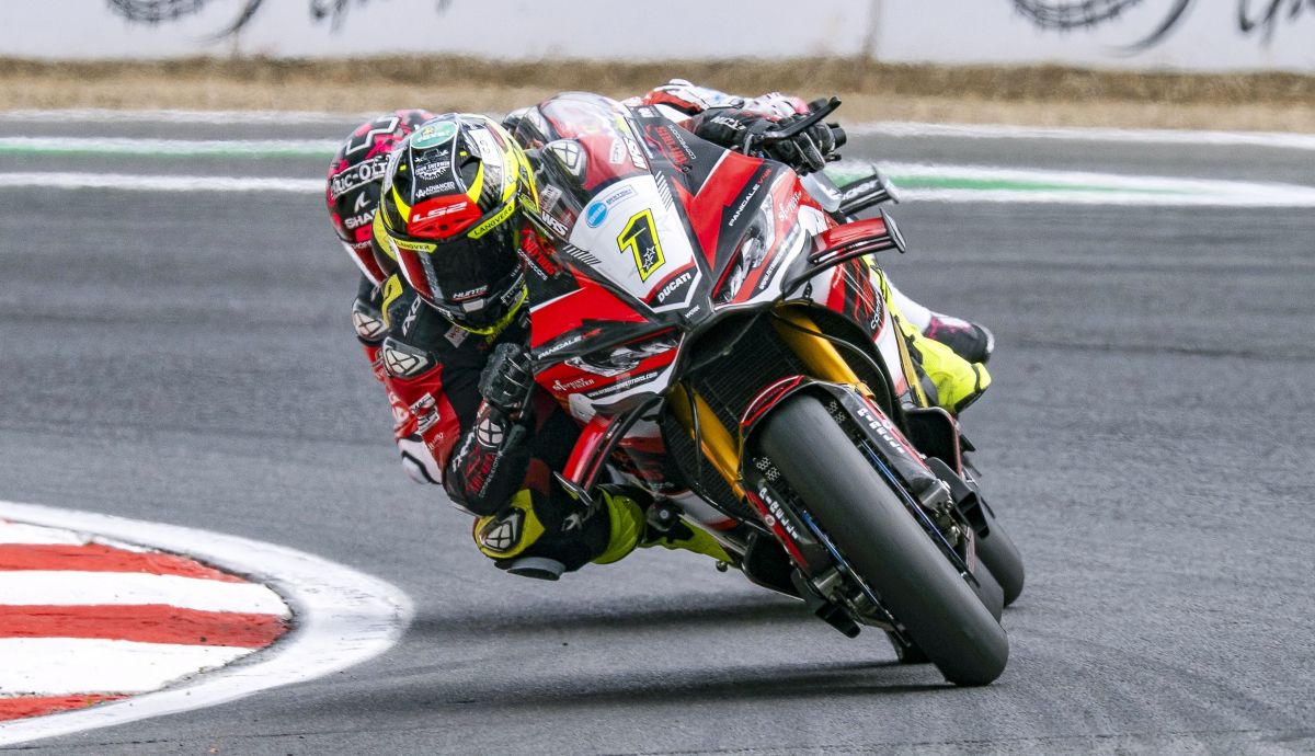 Kyle Ryde le mete otro 2-1 a Scott Redding en el BSB 2026