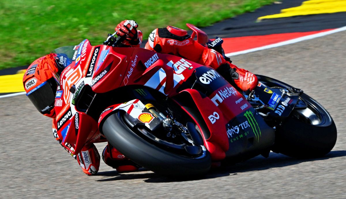 Marc Márquez comanda el viernes en Sachsenring tras caerse