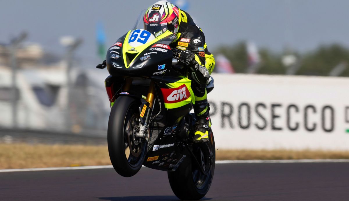 Tom Booth-Amos se pasea en Donington ante Arenas y Alcoba