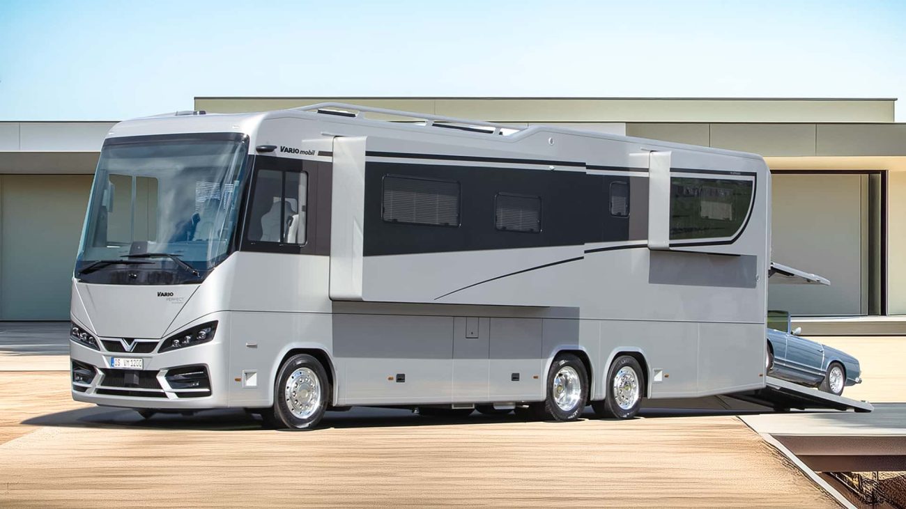 Esta autocaravana cuesta 2,2 millones de euros, además de un coche clásico en la parte trasera