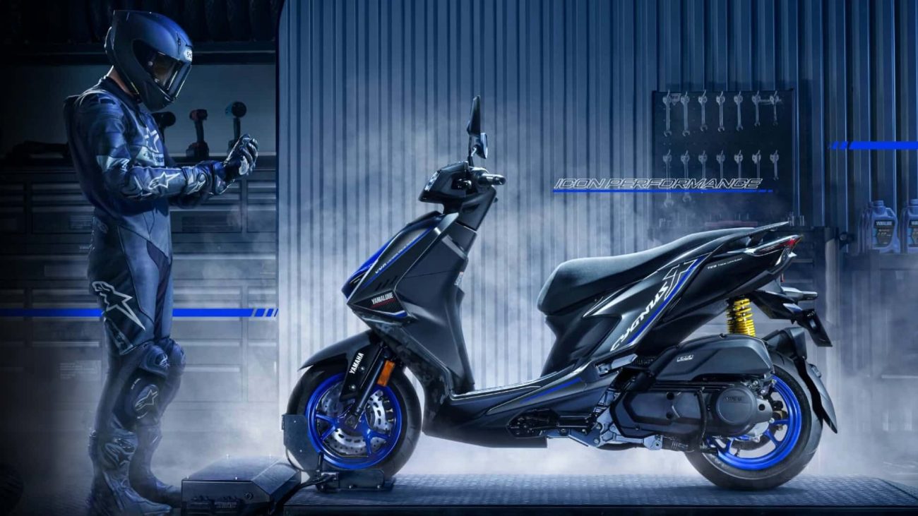 Yamaha convierte uno de sus scooters en una R1M a escala