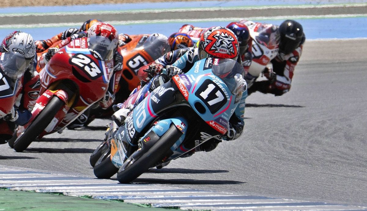 Carlos Cano y Yaroslav Karpushin ganan y triple empate en el liderato de Moto3 Junior