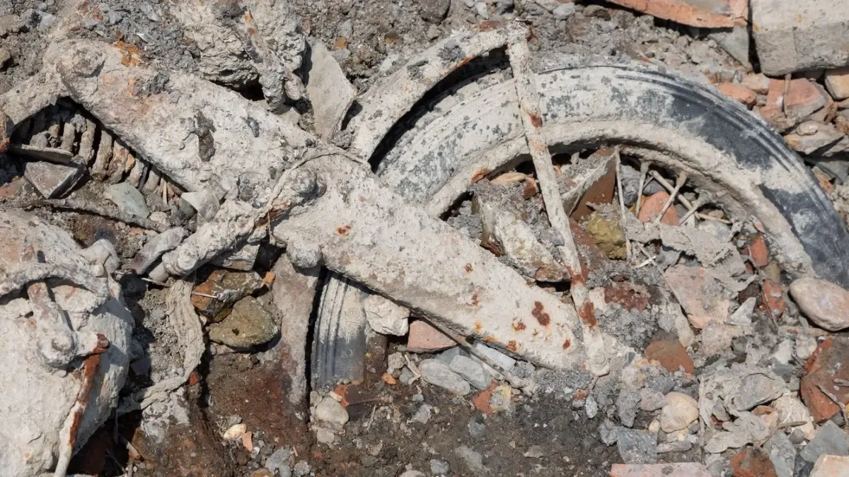 Encuentran una moto de la Segunda Guerra Mundial de hace 80 años en un estado excepcional en el río Danubio