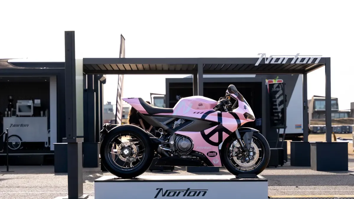La moto que más sorprendió en Silverstone no fue una MotoGP: así es la primera edición limitada de la Manx R de Norton