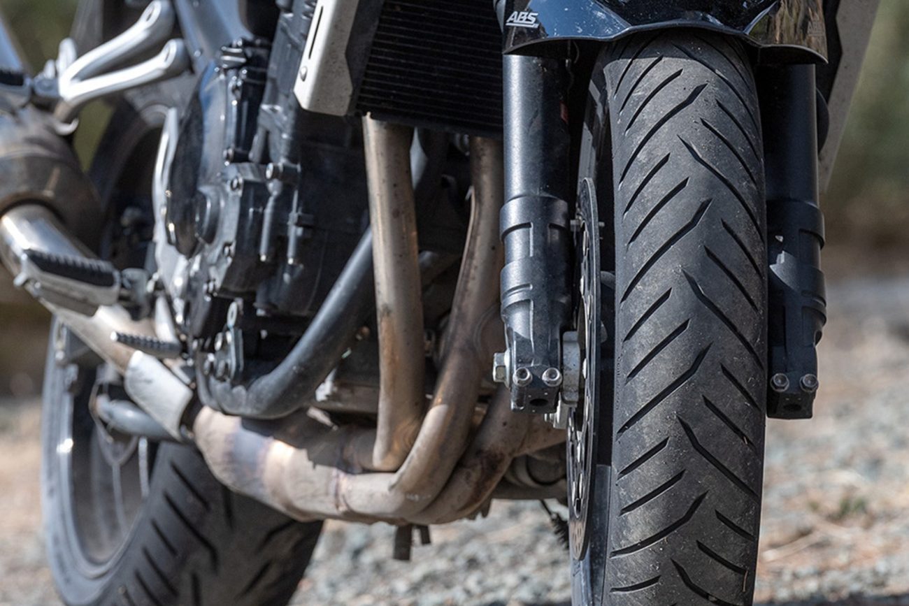 El dibujo de un neumático de moto no es decoración: para esto sirve cada surco
