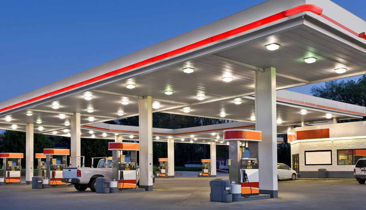 Septiembre será el mundo al revés de los combustibles: diésel puede ser más barato que la gasolina