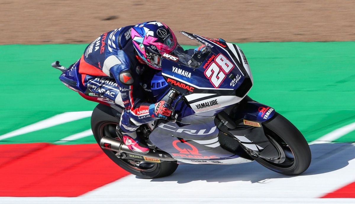 Izan Guevara se lleva la pole de Moto2 en Silverstone con un top 5 español